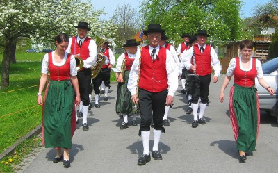 Maiblasen - Marschmusik durchs Dorf